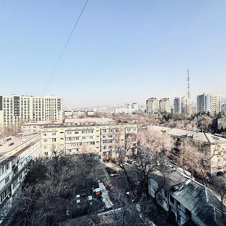 3 Ком Квартира На Абая Сейфуллина アルマトイ エクステリア 写真